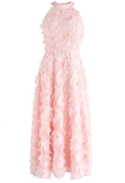 Vestido largo con cuello halter y borlas de plumas de baile en rosa