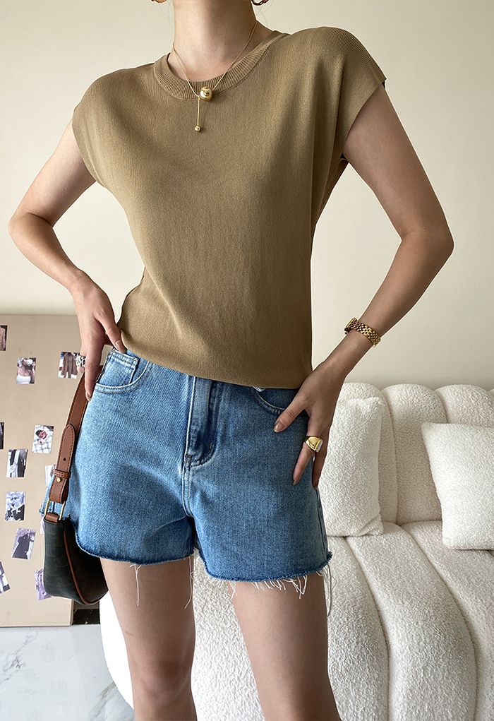 Crew Neck Short Sleeve Knit Top in Brown