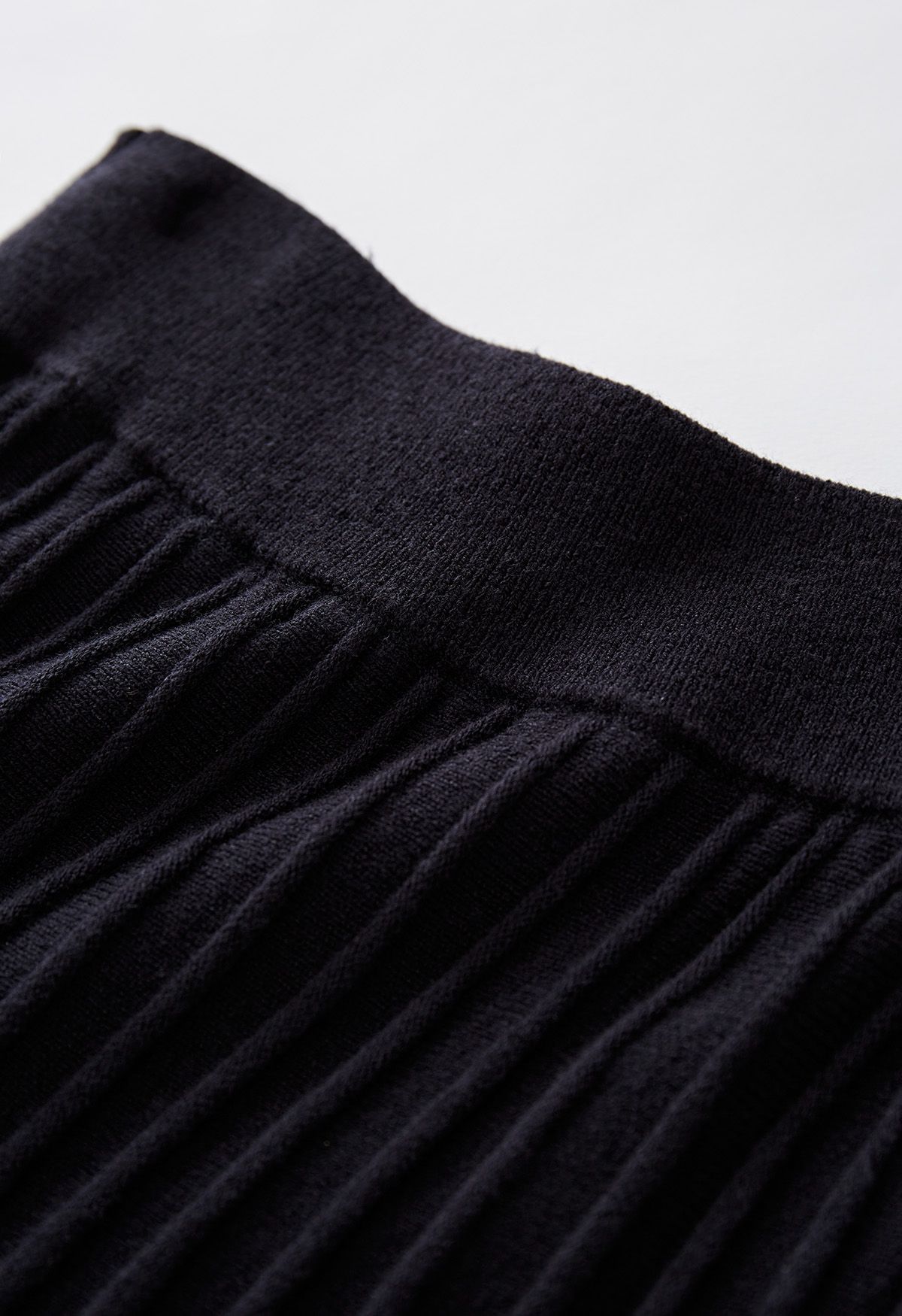 Ultra-Soft Lettuce Hem Knit Maxi Skirt in Black