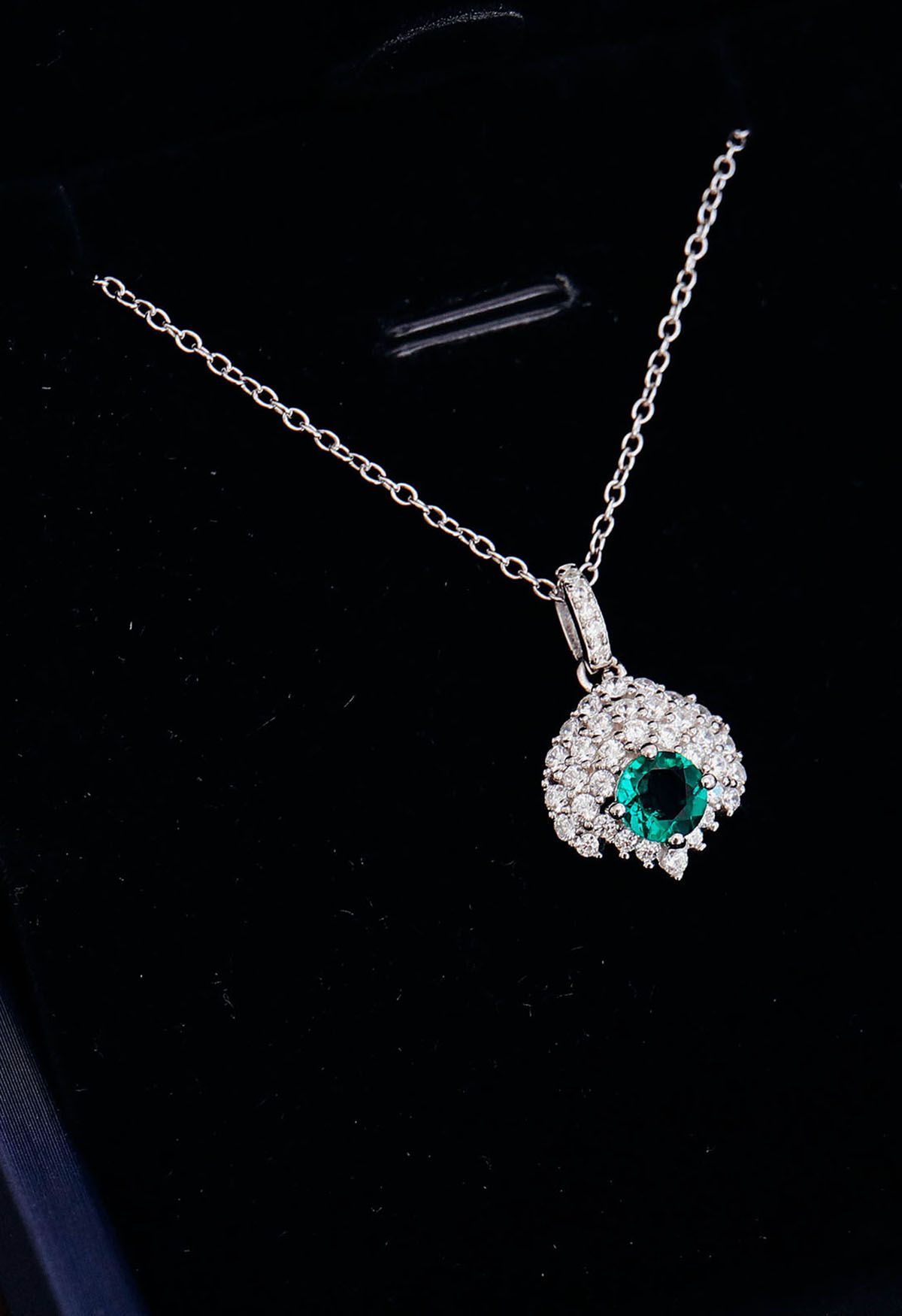 Emerald Gem Diamond Decor Necklace