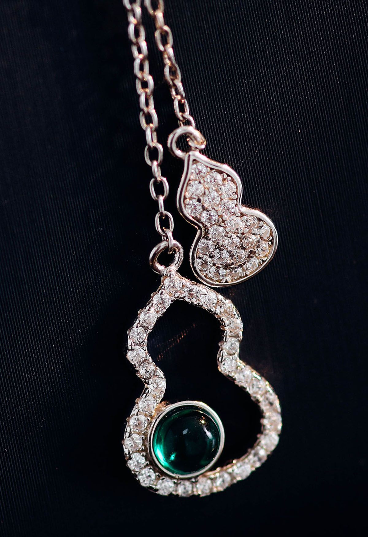 Calabash Shape Emerald Gem Necklace
