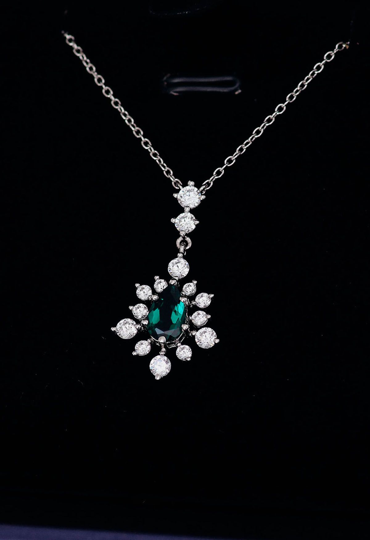 Snowflake Shape Emerald Gem Necklace