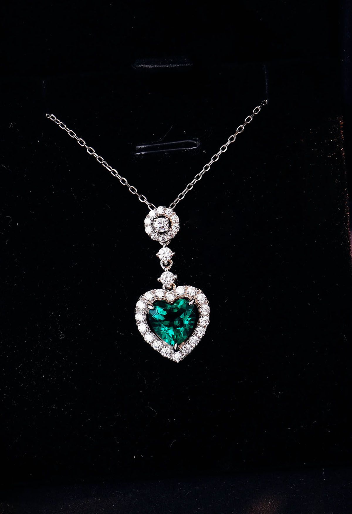 Heart Shape Emerald Gem Necklace
