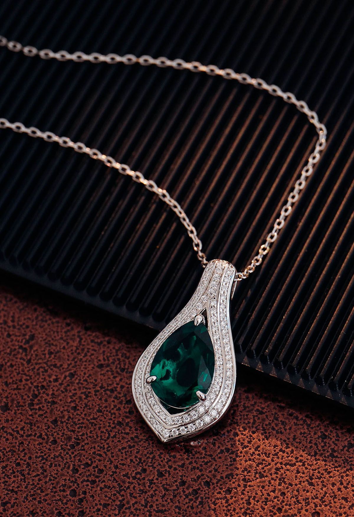 Pear Shape Emerald Gem Necklace