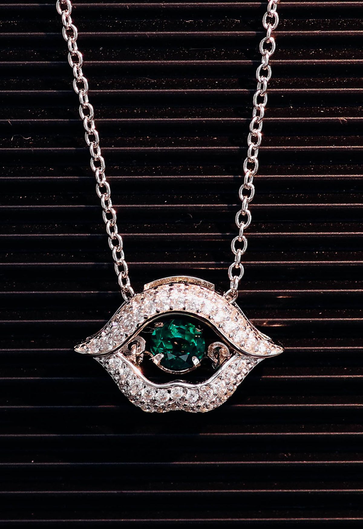Lip Shape Emerald Gem Necklace