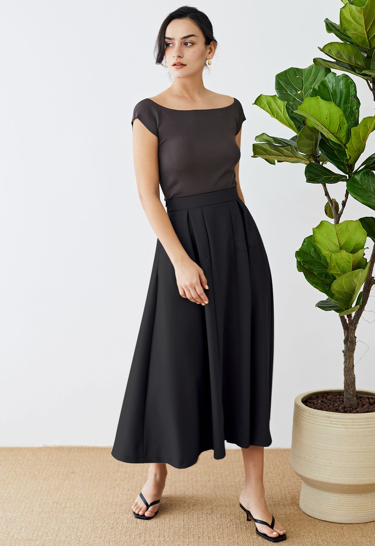 Seam Detailing Pleated A-Line Skirt in Black