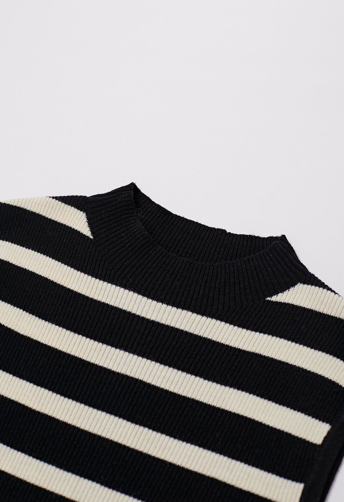 Contrast Stripe Sleeveless Knit Top in Black