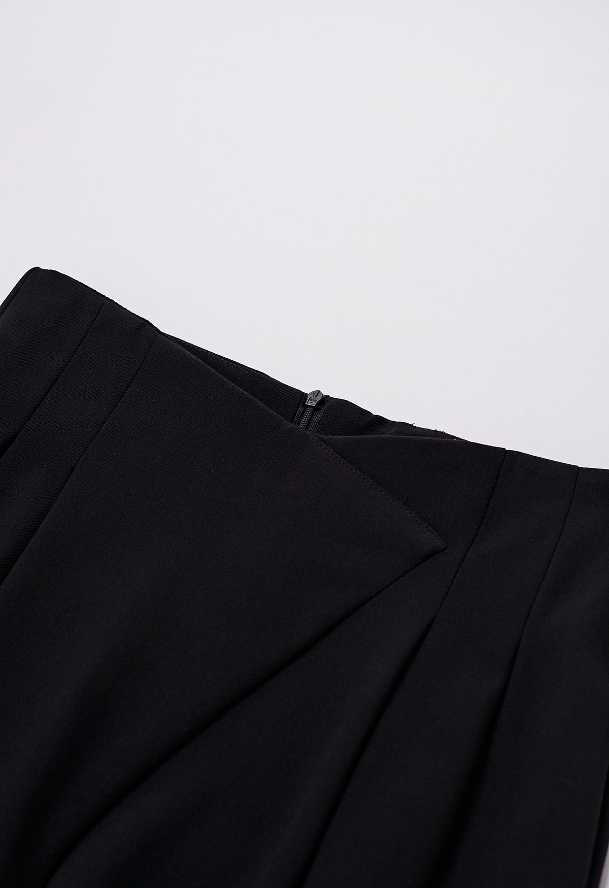 Cross Waist Pleated Straight-Leg Pants in Black