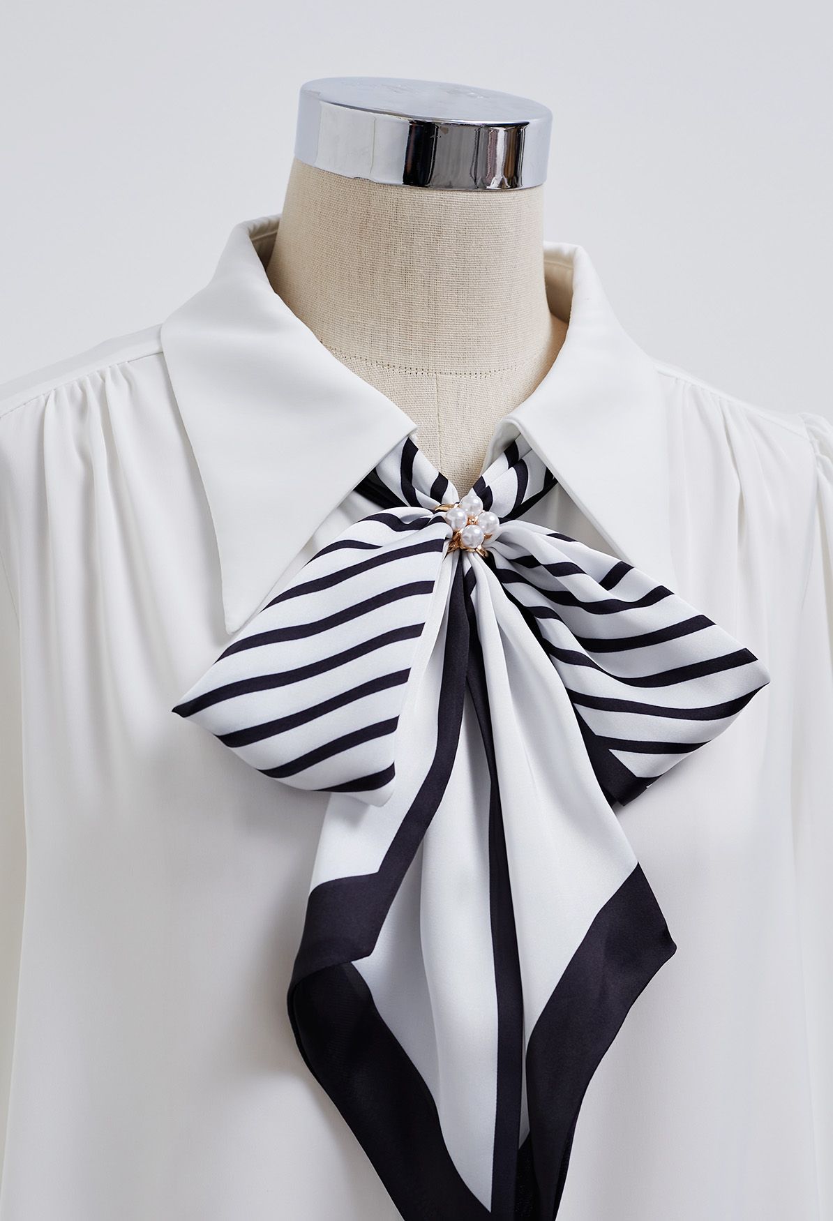 Vogue Detachable Bowknot Satin Shirt in White