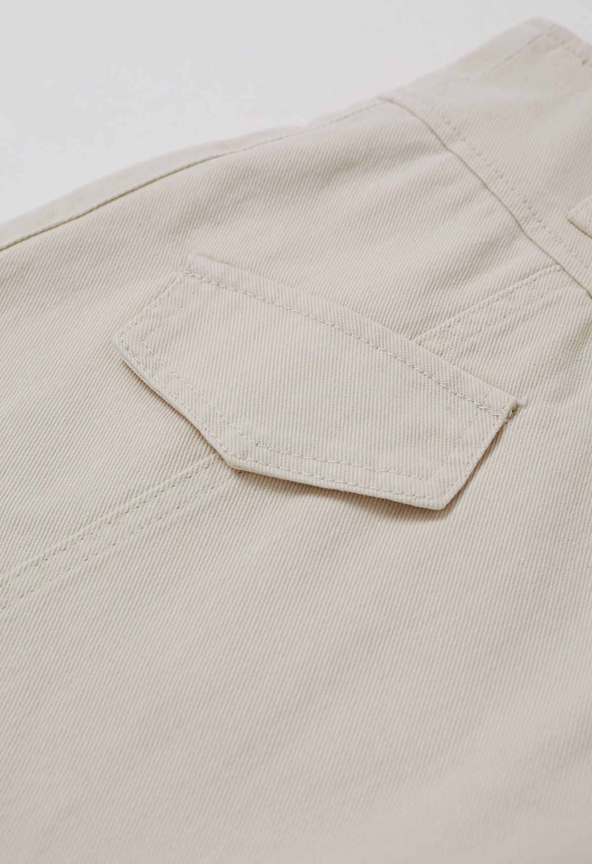 Fake Flap Pockets Belted Denim Skorts in Ivory