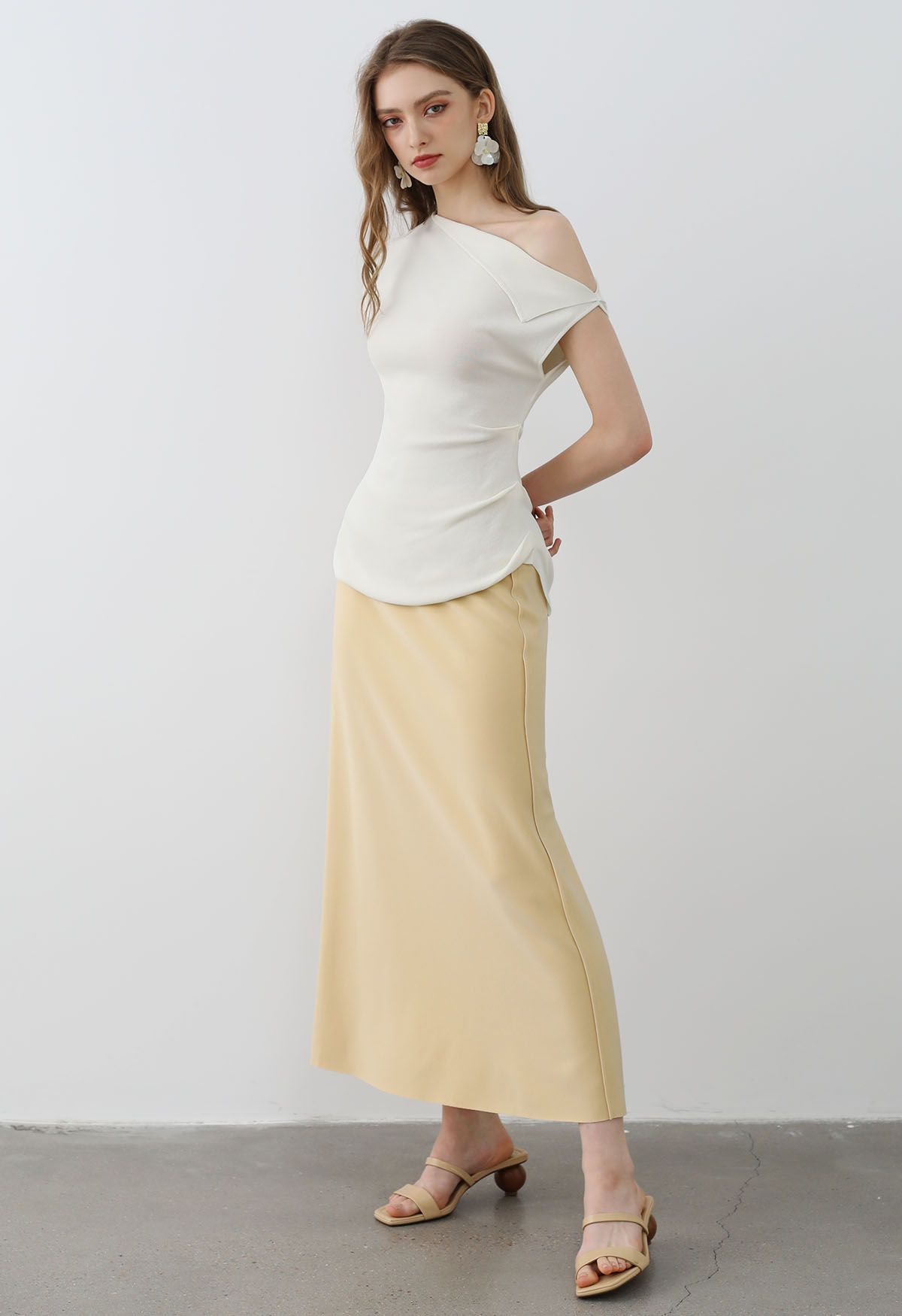 Sleeky Elastic Waist Maxi Skirt in Light Yellow