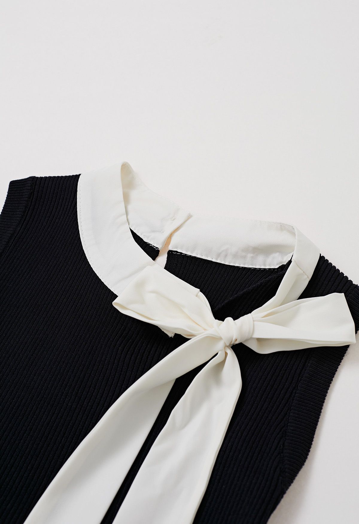 Bowknot Decor Sleeveless Knit Top in Black