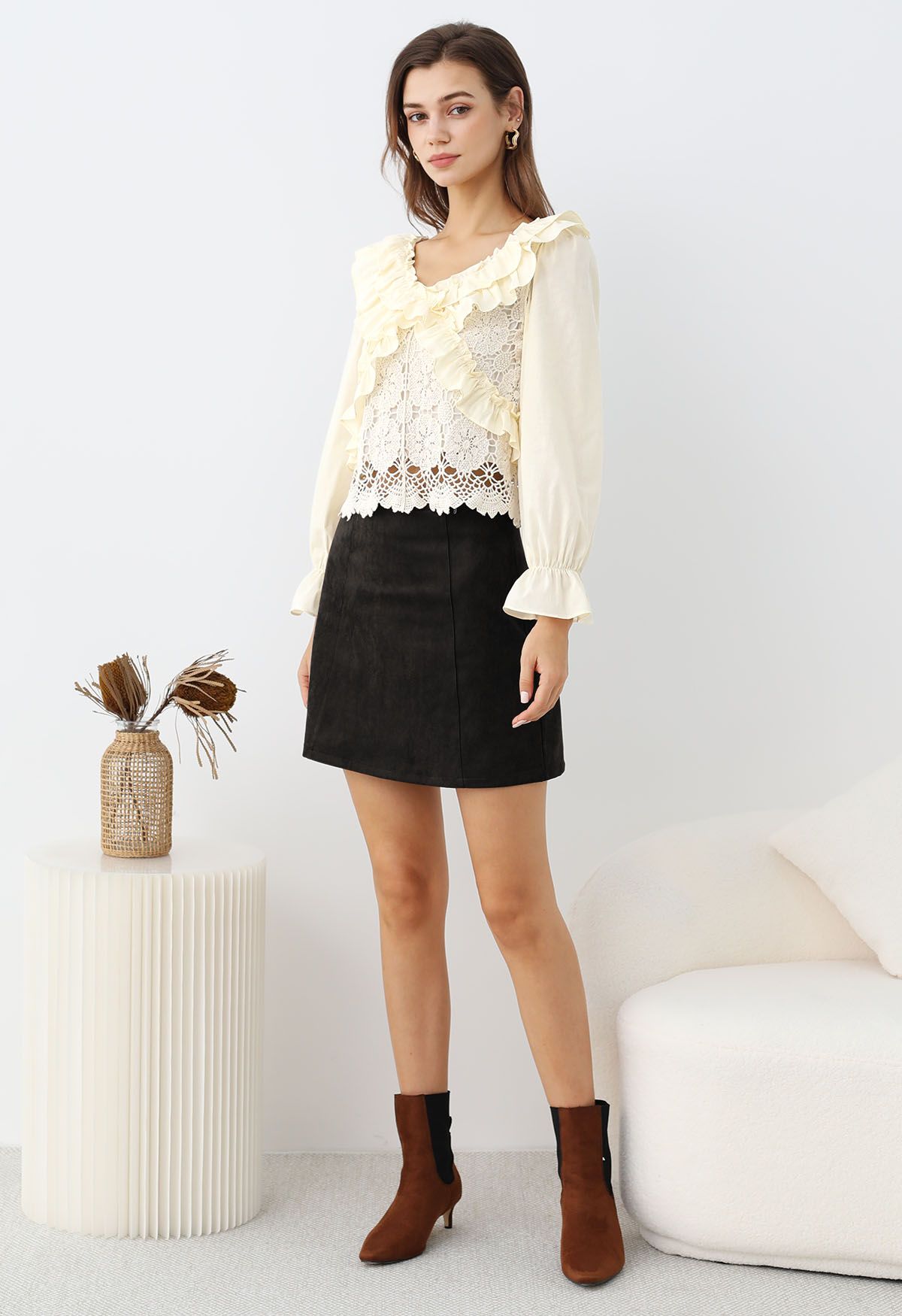 Retro Chic Faux Suede Mini Skirt in Black