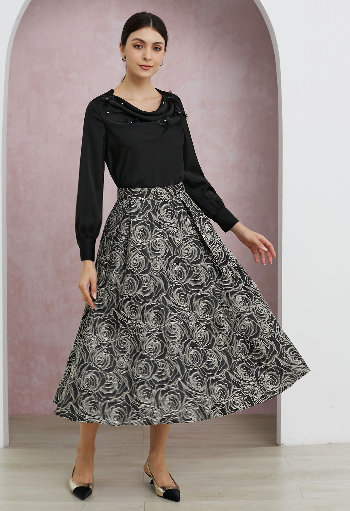 Delicate Roses Jacquard Embossed A-Line Midi Skirt in Black