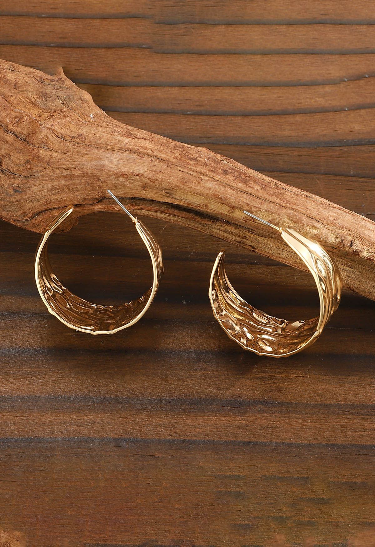 Wave Texture C-Shaped Hoop Earrings in Gold