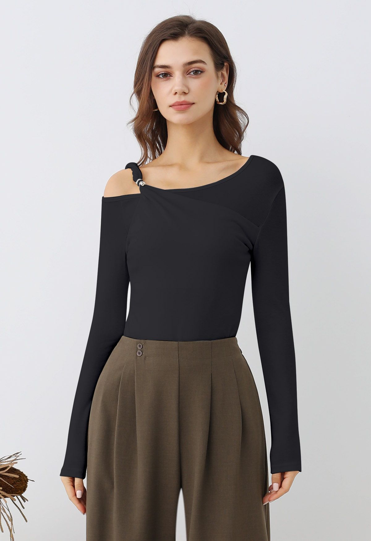 Asymmetric Knot One-Shoulder Fake Two-Piece Crop Top in Black