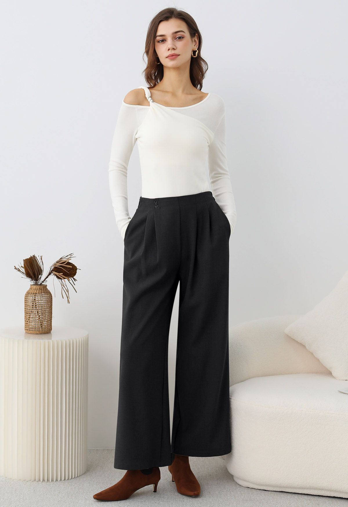 Effortless Polished Buttoned Pleats Palazzo Pants in Black