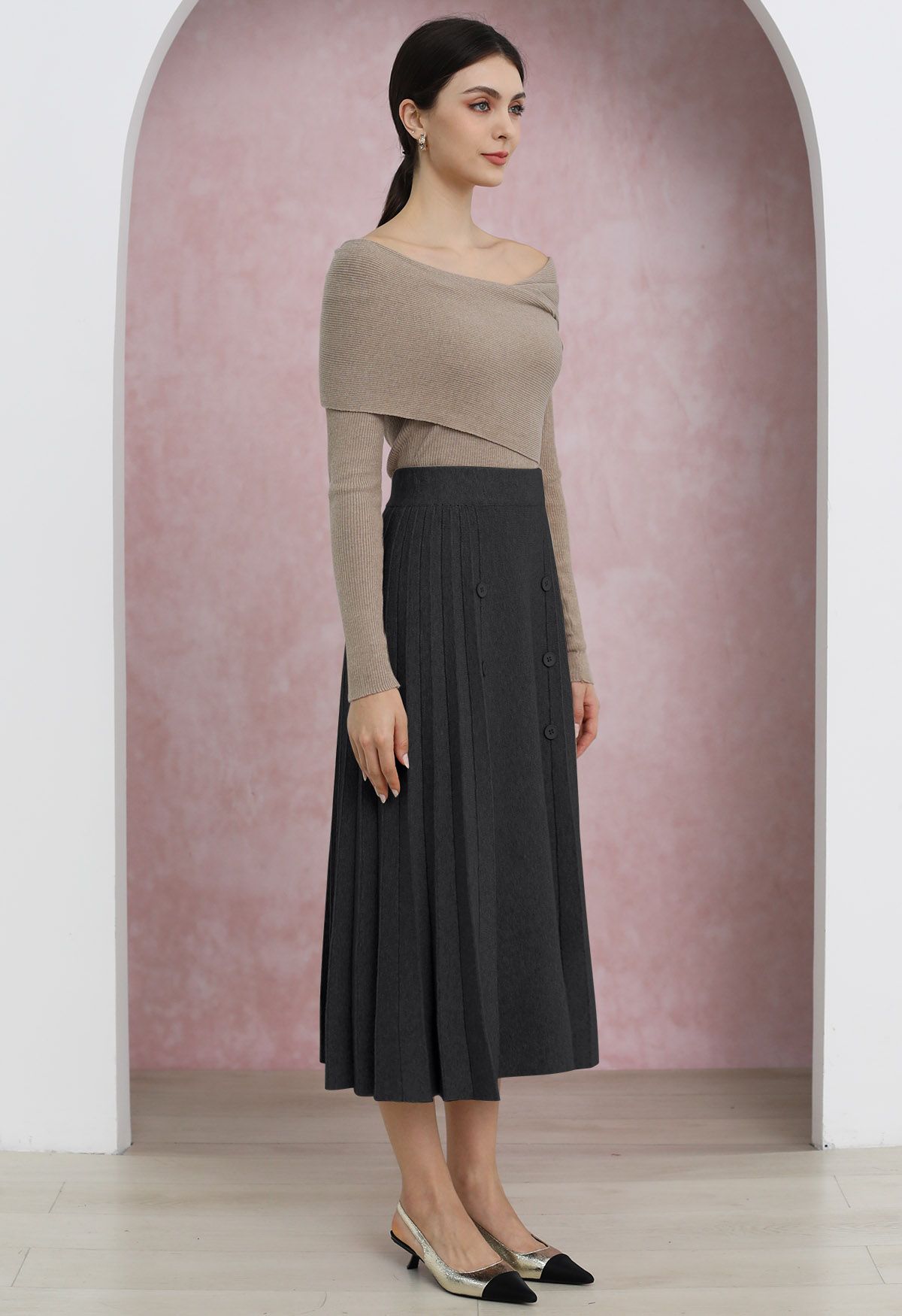 Soft Elegance Button Trim Pleats Knit Skirt in Black