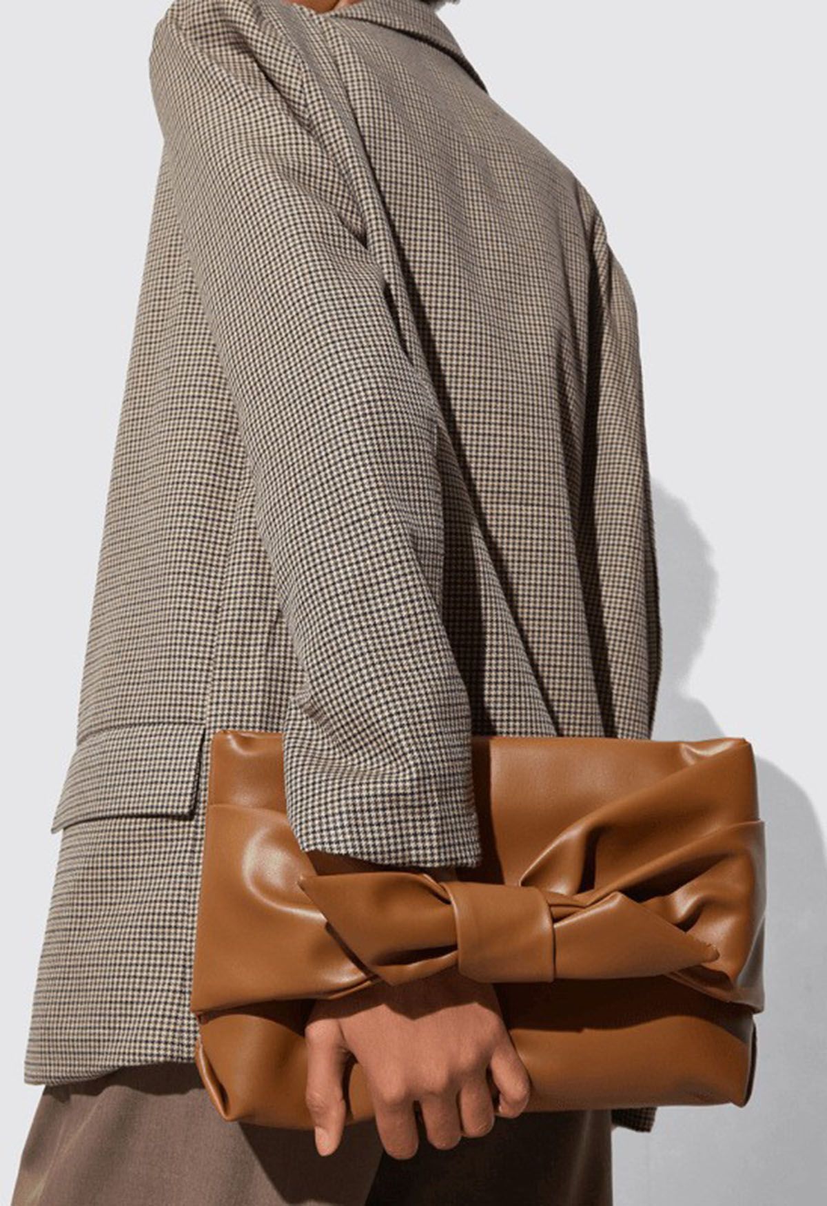 Delightful Bow PU Clutch in Caramel