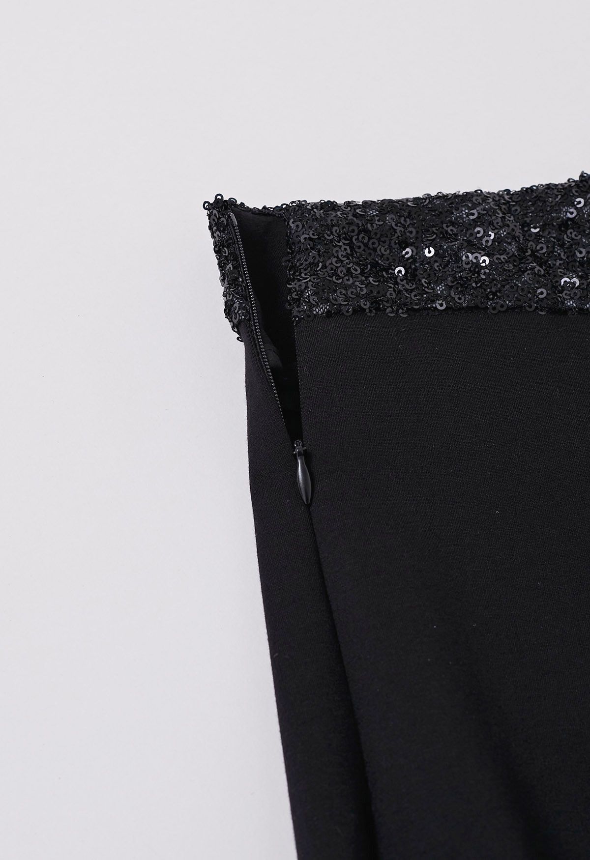 Sequin Accented Waist Straight-Leg Pants in Black