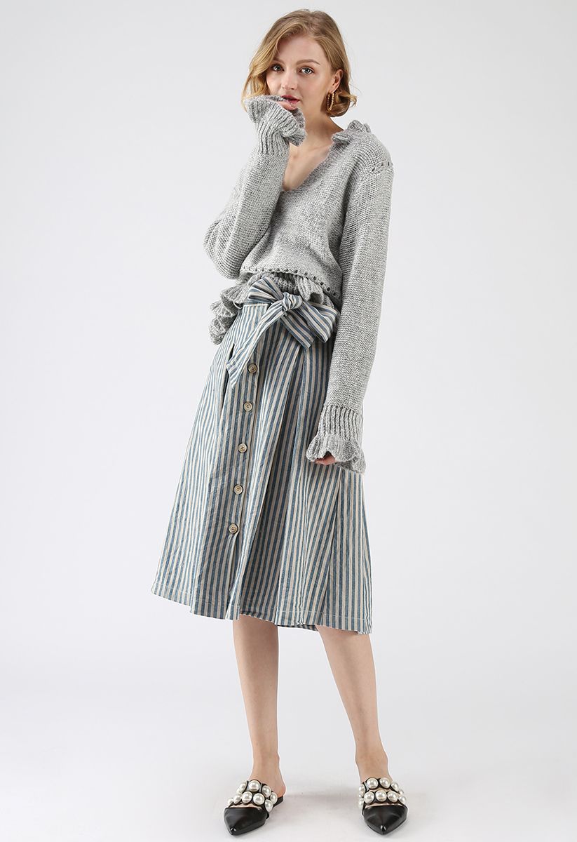 Suéter con volantes y cuello en V de Knit a Chance en gris